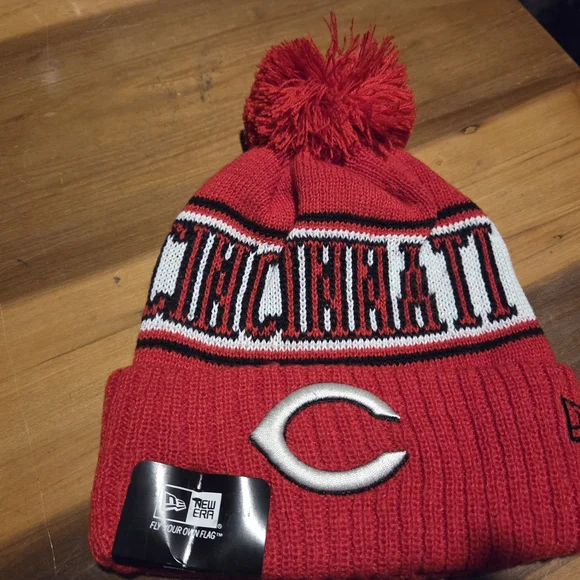 New Era Cincinnati Reds Knit Beanie - Picture 1 of 2